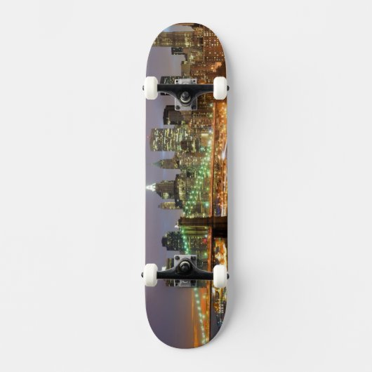 Uitzicht van Neder-Manhattan en de Brooklyn Bridge Persoonlijk Skateboard (Voorkant)