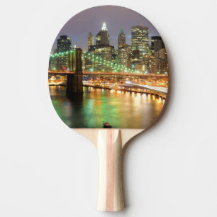 Uitzicht van Neder-Manhattan en de Brooklyn Bridge Tafeltennisbatje