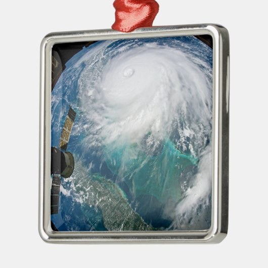 Uitzicht van Orkaan Dorian. Metalen Ornament (Links)