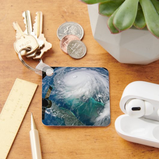 Uitzicht van Orkaan Dorian. Sleutelhanger (Bureau)