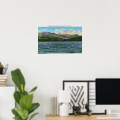 Uitzicht van Snowy Mts van de Tupper Lake Road Poster (Thuiskantoor)