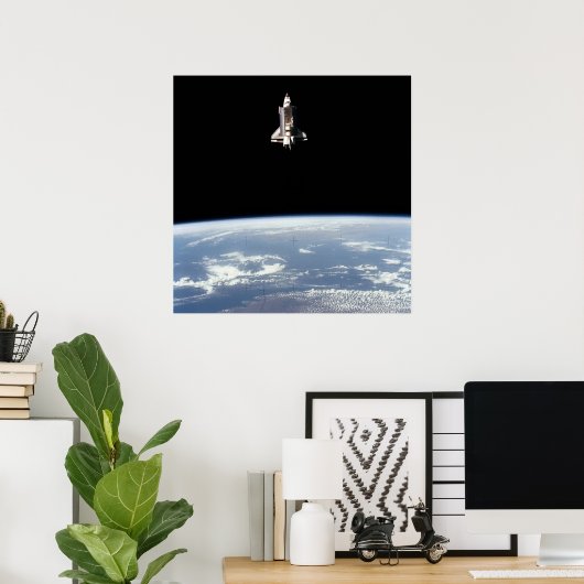 Uitzicht van Space Shuttle Challenger boven de aar Poster (Thuiskantoor)