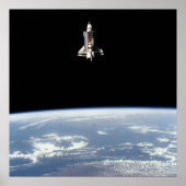 Uitzicht van Space Shuttle Challenger boven de aar Poster (Voorkant)