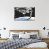 Uitzicht van Space Shuttle Discovery Canvas Afdruk (Insitu (Slaapkamer))