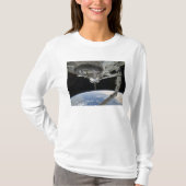 Uitzicht van Space Shuttle Discovery T-shirt (Voorkant)
