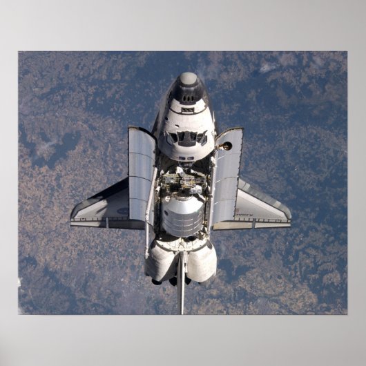 Uitzicht van Space Shuttle Discovery van ISS (STS- Poster (Voorkant)