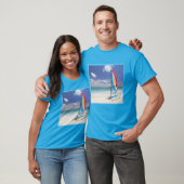 Uitzicht van strand met zeilboot t-shirt (Unisex)