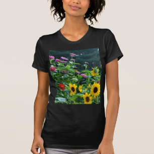 Uitzicht van tuinbouw- zonnebloem, appelwijn, kosm t-shirt