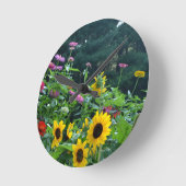 Uitzicht van tuinen- zonnebloemen, daisies, kosmos ronde klok (Hoek)