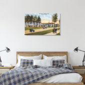 Uitzicht van Woodland Park Menagerie Canvas Afdruk (Insitu (Slaapkamer))