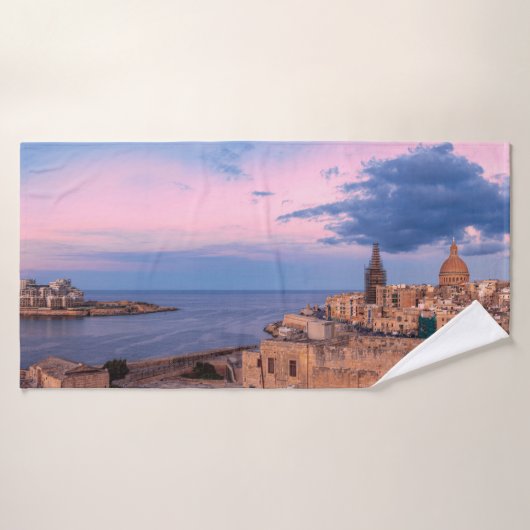 Uitzicht van zonnepanelen boven Valletta Badhanddoek (Badhanddoek)