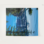 Uitzichten van het meer van de kerker // Ongeloofl Wandkleed (Voorkant (horizontaal))