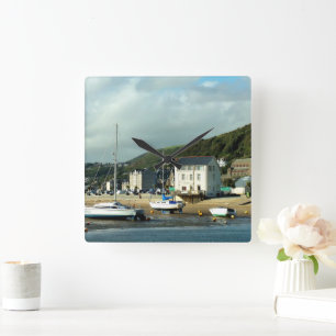 UITZICHTEN VAN WALES VIERKANTE KLOK