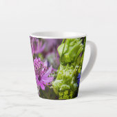 Uitzonderlijke magie van bloesems #1 latte mok (Rechterhoek)