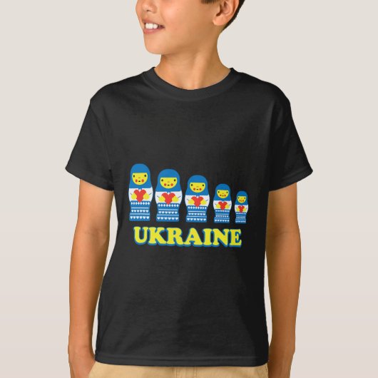 Ukraine Matryoshka Nesting Dolls Hold Hearts  T-shirt (Voorkant)