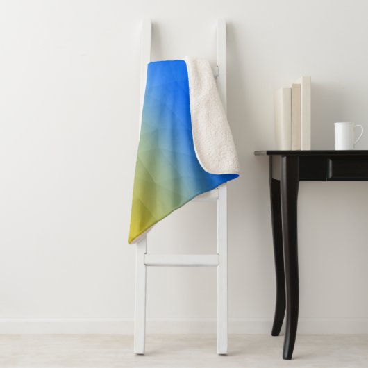Ukraine yellow blue geometric mesh pattern sherpa deken (In situ)