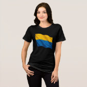 Ukrainian flag waving in the wind.  Tri-Blend shirt (Voorkant volledig)