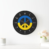 Ukrainian peace sign on a black background grote klok (Huis)