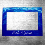 Ultra Blue Waves Calligrafie Gepersonaliseerde bru Magnetisch Lijstje<br><div class="desc">Digitaal verbeterde digitale foto van diep water op Lake Tahoe van mijn laatste visreis. Een eenvoudig,  aantrekkelijk cadeau voor een stel dat een Tahoe bruiloft had. Creëer uw eigen gepersonaliseerde foto lijst. U kunt het script voor witte kalligrafie aanpassen.</div>