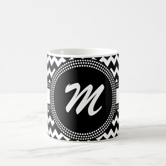 Ultra Chic Black en White ZigZag Chevron Monogram Koffiemok (Center)