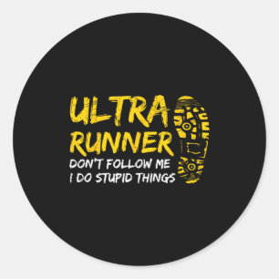Ultra hardloper Volg me niet, ik doe stomme dingen Ronde Sticker