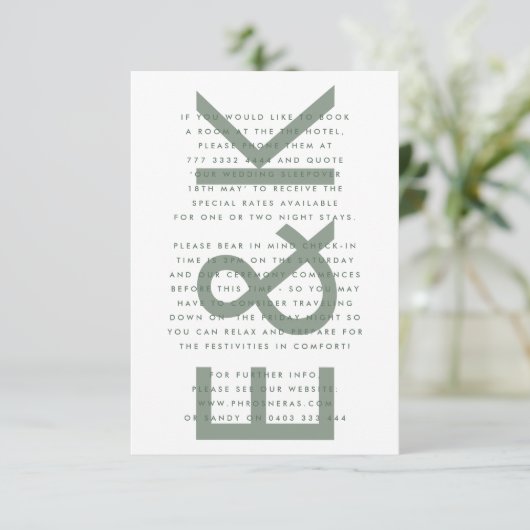 Ultra Modern Bold Big Monogram Sage Green Wedding Informatiekaartje (Staand voorkant)