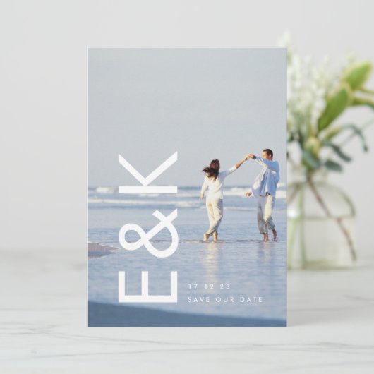 Ultra Modern Bold Big White Monogram Save The Date (Staand voorkant)