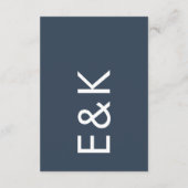 Ultra Modern Bold Navy Blue Monogram Weddenschap Informatiekaartje (Achterkant)