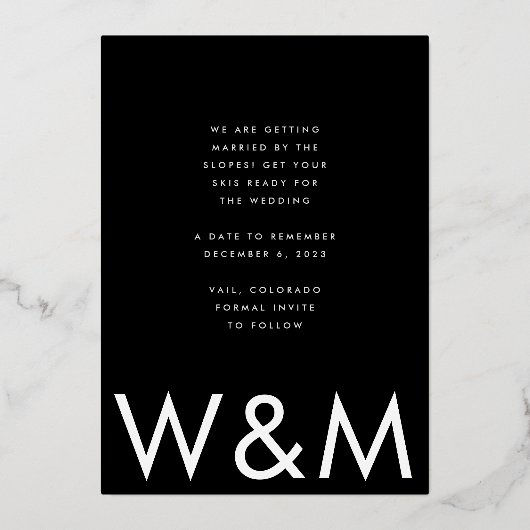 Ultra Modern Gold Photo Monogram bewaart de datum Folie Uitnodiging (Achterkant)