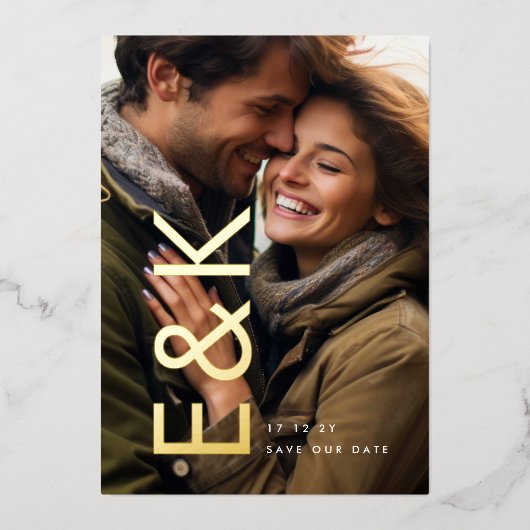 Ultra Modern Gold Photo Monogram bewaart onze datu Folie Uitnodiging (Voorkant)