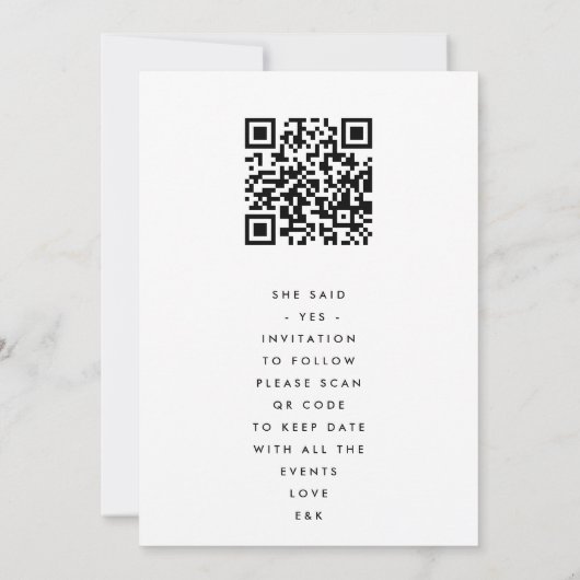 Ultra Moderne Bold White Monogram QR Code Terug Save The Date (Achterkant)