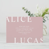 Ultra Moderne Layout Monogram Blush Roze Huwelijk Kaart (Staand voorkant)