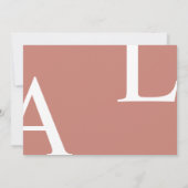 Ultra Moderne Layout Monogram Koraal Trouwen Kaart (Achterkant)