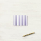 Ultra-violet en wit snoep strepen post-it® notes (Op bureau)