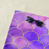 Ultra Violet & Gold Mermaid Scale Patroon Strandlaken (In situ)