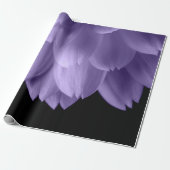 Ultra violet paars bloemblad zwart cadeaupapier (Uitgerold)
