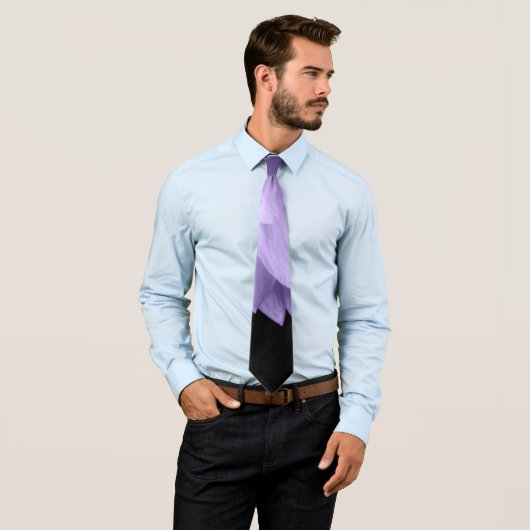 Ultra violet paars bloemblad zwart stropdas (In situ)