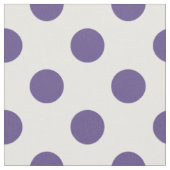 Ultra-violet polka-punten op wit stof (Close Up)