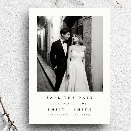 Ultramoderne minimale klassieke fotobruiloft save the date