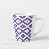 Ultraviolet en wit diamantpatroon latte mok (Rechts)