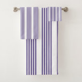 Ultraviolet en wit vijf strips bad handdoek (Insitu)