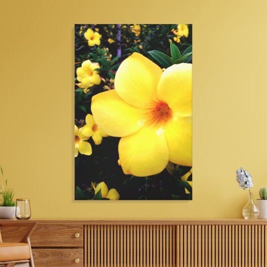 Uma alamanda canvas afdruk (Insitu (Woonkamer))