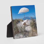 Umbrella en stoel op strand fotoplaat (Voorkant)