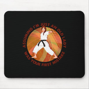 Uming ik ben gewoon een oude dame karate was je ee muismat