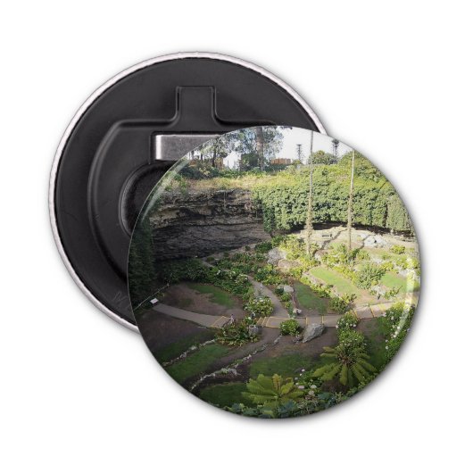 Umpherston Sinkhole Hidden Sanctuary Button Flesopener (Voorkant)