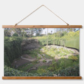 Umpherston Sinkhole Hidden Sanctuary Hangend Wandkleed (Voorkant)