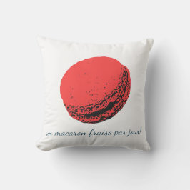 un macaron fraise par jour ! buitenkussen