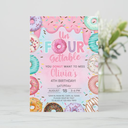 Un-vier-gettable donuts meisje 4e verjaardag uitno kaart (Staand voorkant)