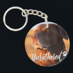 Unbothered Golden Hour Dog – Premium Minimalist Sleutelhanger<br><div class="desc">Capture the ultimate vibe of peace and serenity with our 'Unbothered' Dog T-shirt design. Featuring a soulful Labrador/Retriever soaking up the golden hour sun with eyes closed, this design perfectly embodies the feeling of switching off from the world. Written in a trendy, handcrafted script, the word 'Unbothered' adds a modern,...</div>