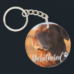 Unbothered Golden Hour Dog – Premium Minimalist  Sleutelhanger<br><div class="desc">Capture the ultimate vibe of peace and serenity with our 'Unbothered' Dog T-shirt design. Featuring a soulful Labrador/Retriever soaking up the golden hour sun with eyes closed, this design perfectly embodies the feeling of switching off from the world. Written in a trendy, handcrafted script, the word 'Unbothered' adds a modern,...</div>